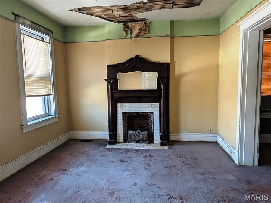 2042 E Adelaide Avenue, Saint Louis, MO 63107 - #2