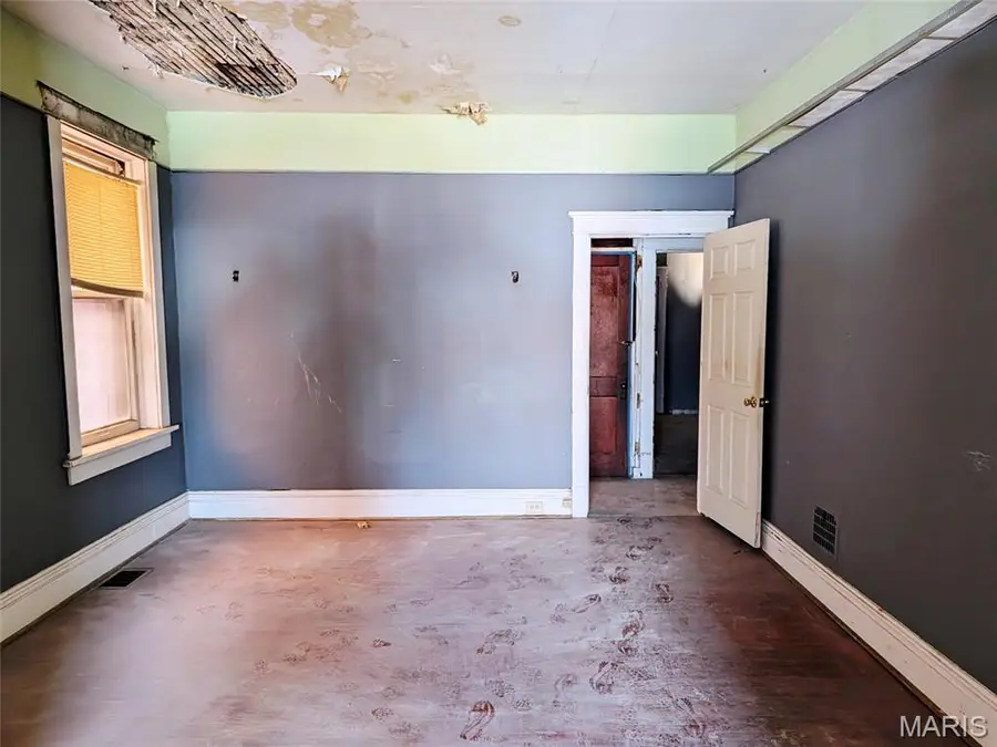 2042 E Adelaide Avenue, Saint Louis, MO 63107 - #3