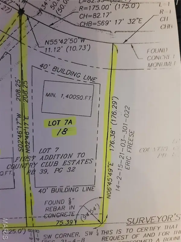 18 Country Club Dr, Edwardsville, IL 62025