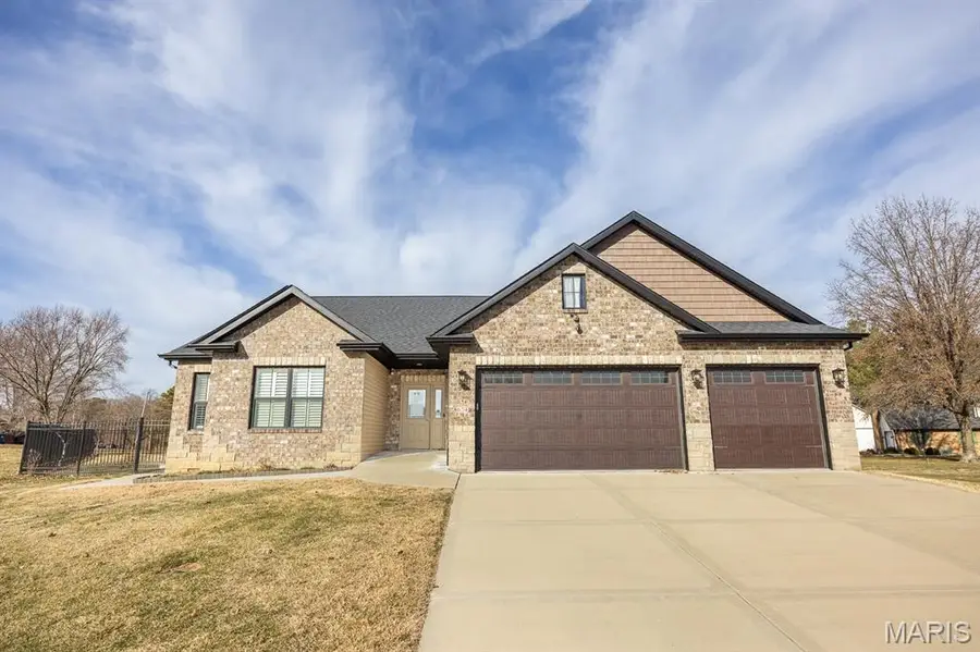 624 Briar Meadow Court, Troy, IL 62294 - Image #3