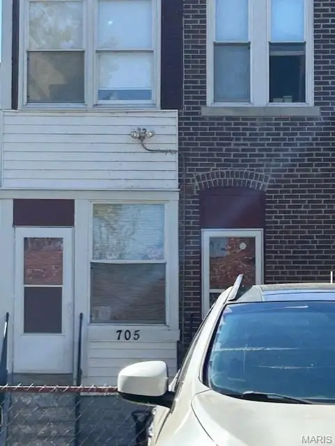705 Bates Street, Saint Louis, MO 63111 - #2