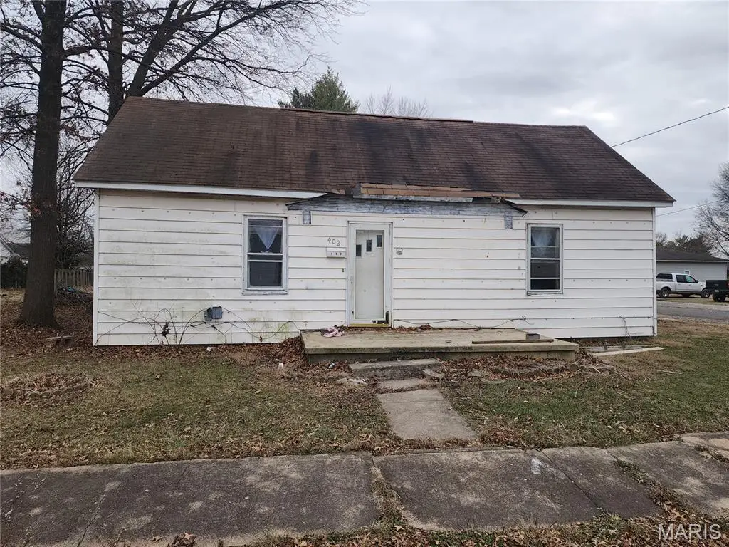 402 E 7th Street, Staunton, IL 62088 - #1