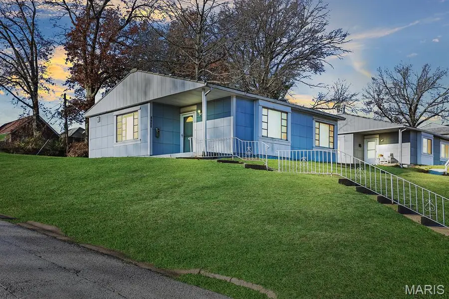 6900 Woodrow Avenue, Velda Village Hills, MO 63121 - Image #2