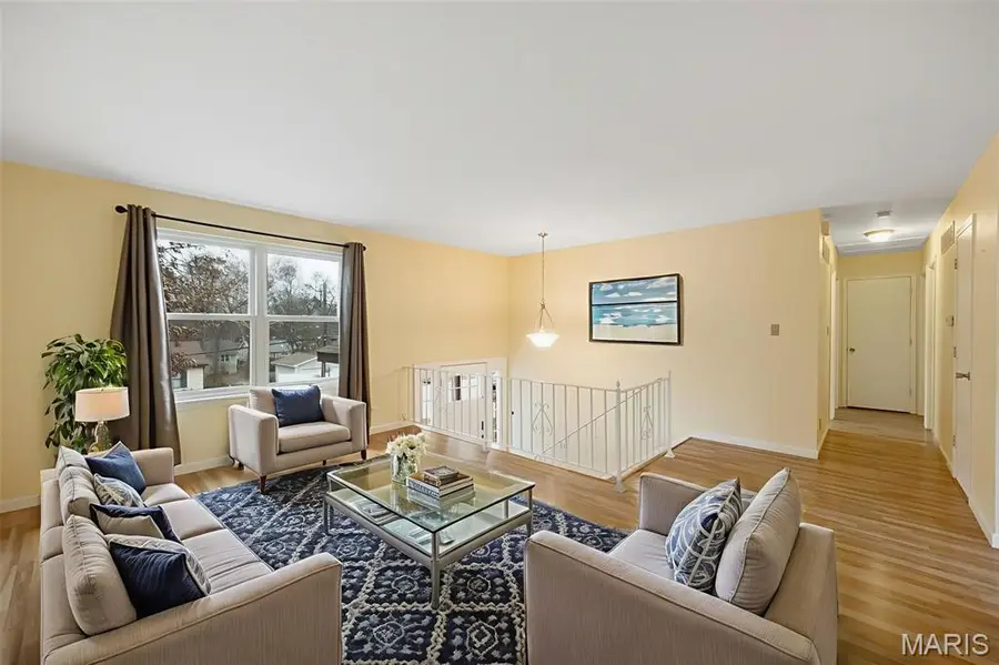 330 Oak Tree Drive, Webster Groves, MO 63119 - Image #2