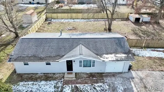 710 Field Street, Altamont, IL 62411 - Image #1