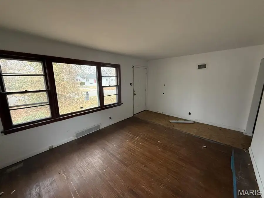 10449 Duke Drive, Castle Point, MO 63136 - Image #2