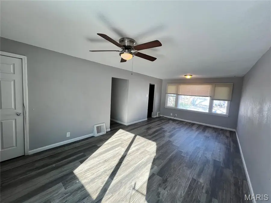 10232 Tappan Drive, Saint Louis, MO 63137 - Image #3