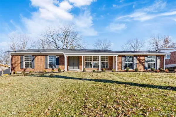 330 Sudbury Lane, Ballwin, MO 63011