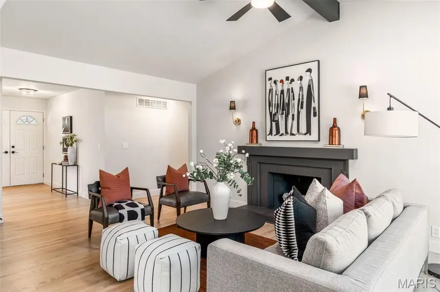 330 Sudbury Lane, Ballwin, MO 63011 - Image #2