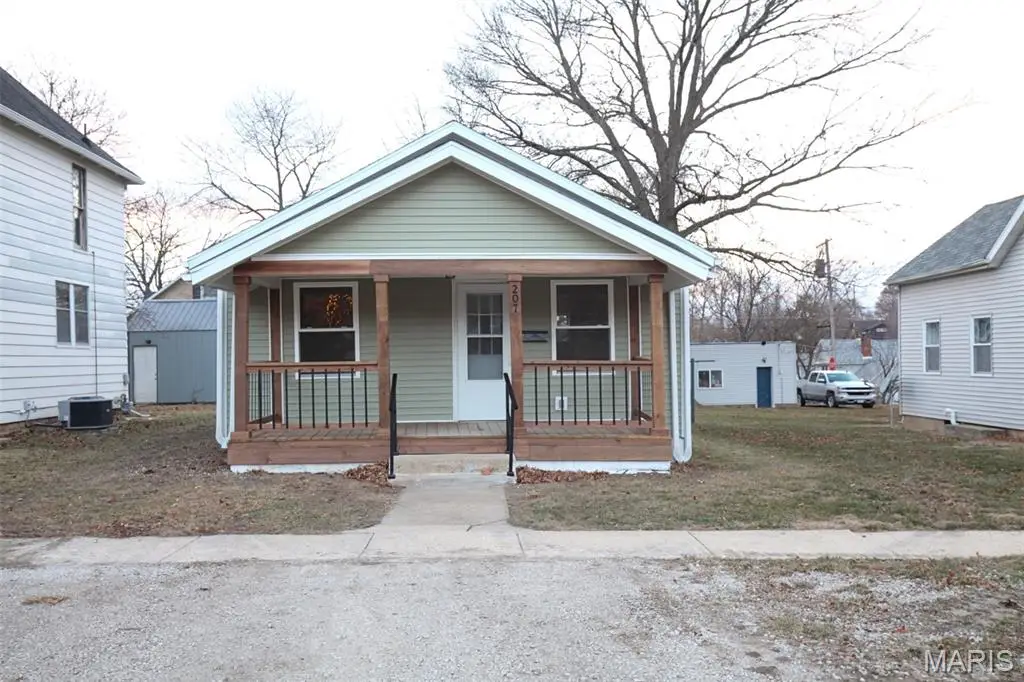 207 N 4th Street, Vandalia, IL 62471 - Image #1
