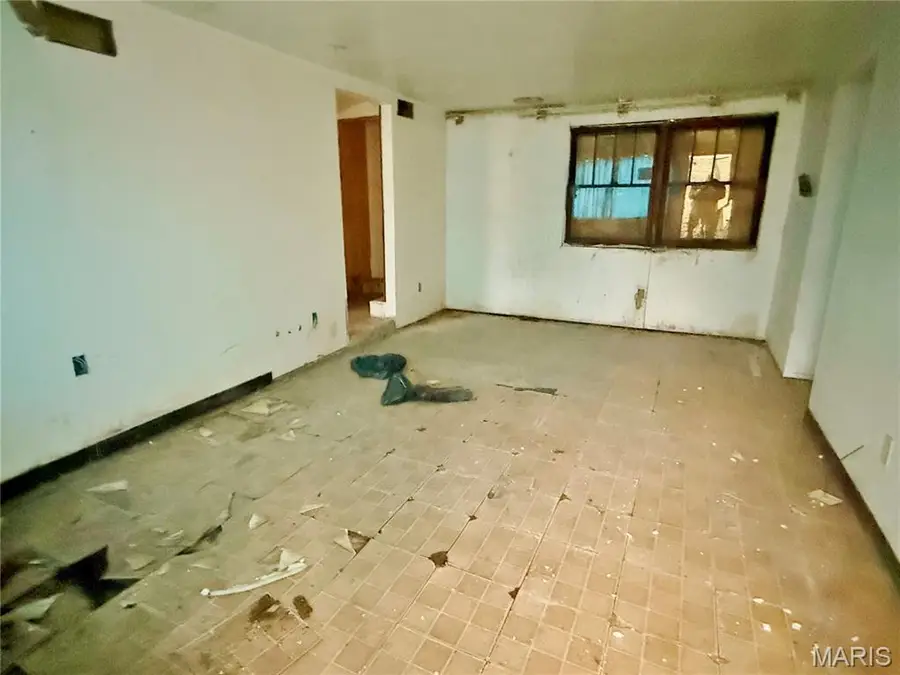 6237 Garfield Avenue, Berkeley, MO 63134 - Image #2