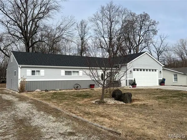 121 Kunze Drive, St Charles, MO 63303