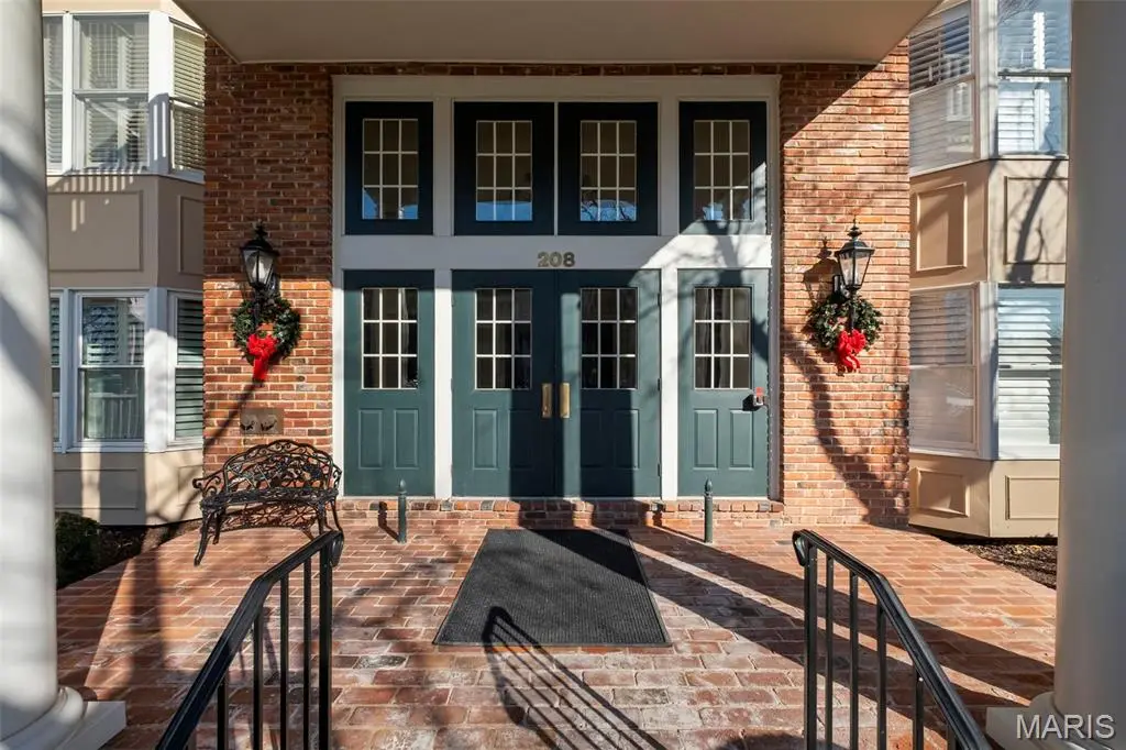 208 Ambridge Court #101, Chesterfield, MO 63017 - Image #1