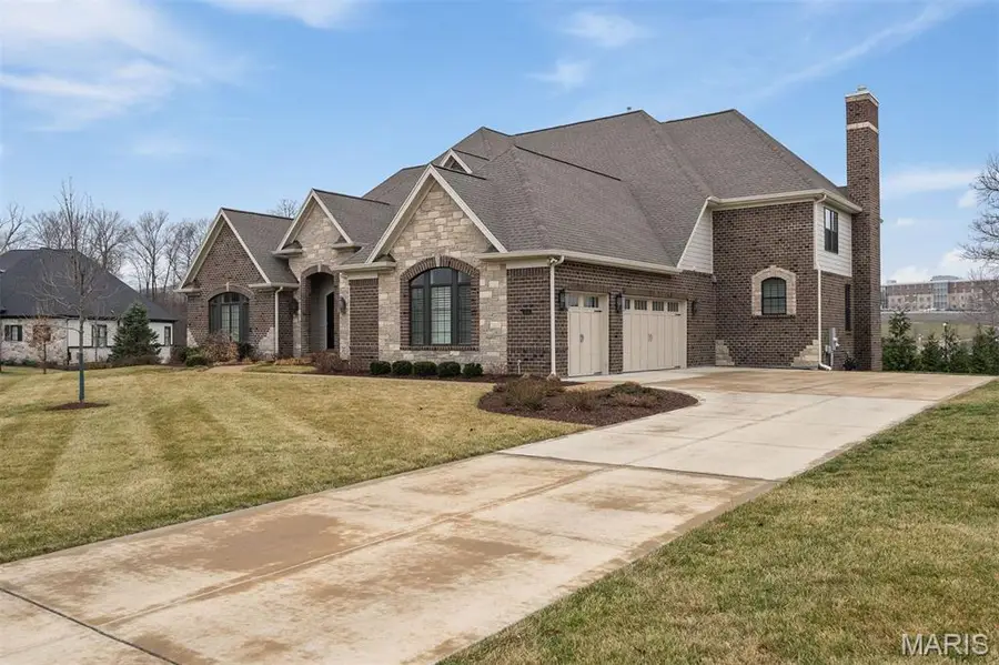 413 Stonechase Lane, Town And Country, MO 63141 - Image #2