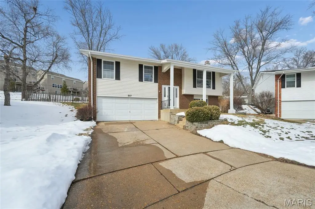 857 Village Meadow Drive, Ballwin, MO 63021 - Image #1