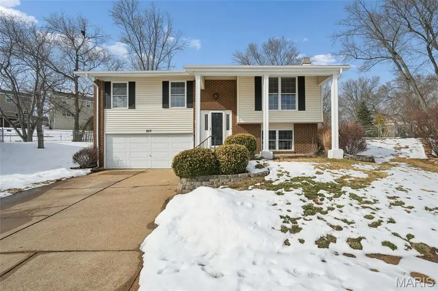 857 Village Meadow Drive, Ballwin, MO 63021 - Image #2