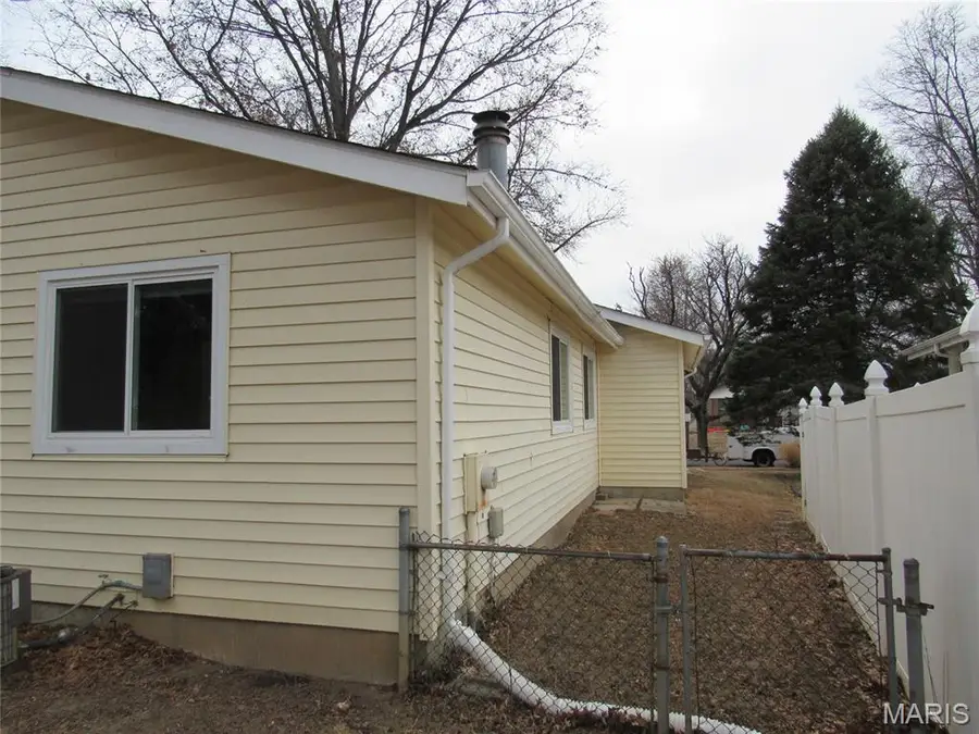 2575 Lindsay Lane, Florissant, MO 63031 - Image #2