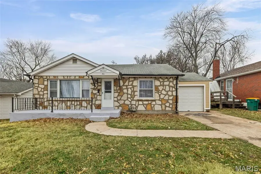 2005 N Hanley Road, Hanley Hills, MO 63114 - #2
