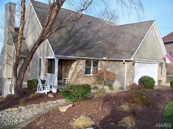 5921 Summerhedge Place, St Louis, MO 63128