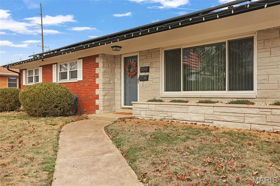 209 Southgate Dr, Belleville, IL 62223 - Image #2