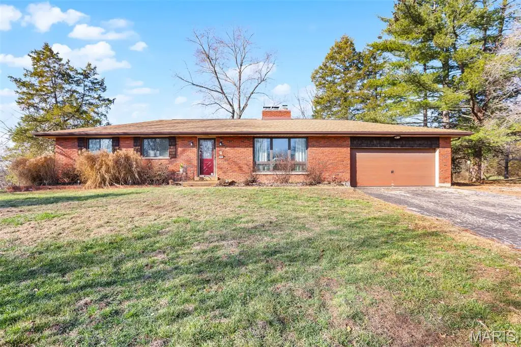 2141 Smoke Signal Road, Pacific, MO 63069 - Image #1