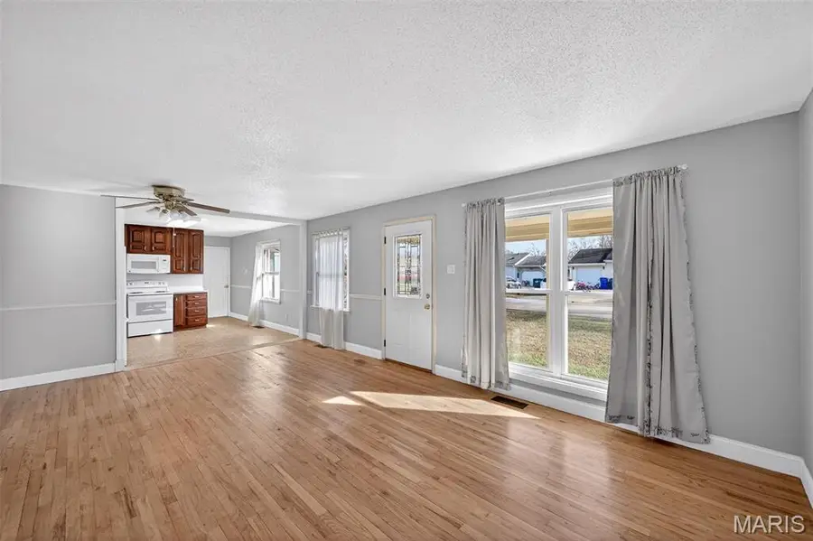 18 Derby Lane, Saint Peters, MO 63376 - Image #2