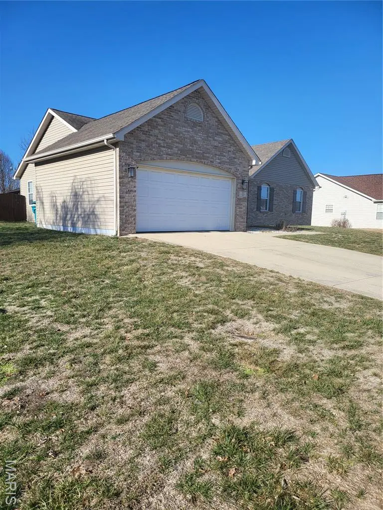 513 Stonefield Drive, Smithton, IL 62285 - Image #1