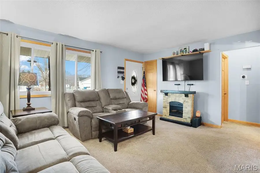 622 Ensign Cir, Edwardsville, IL 62025 - #3