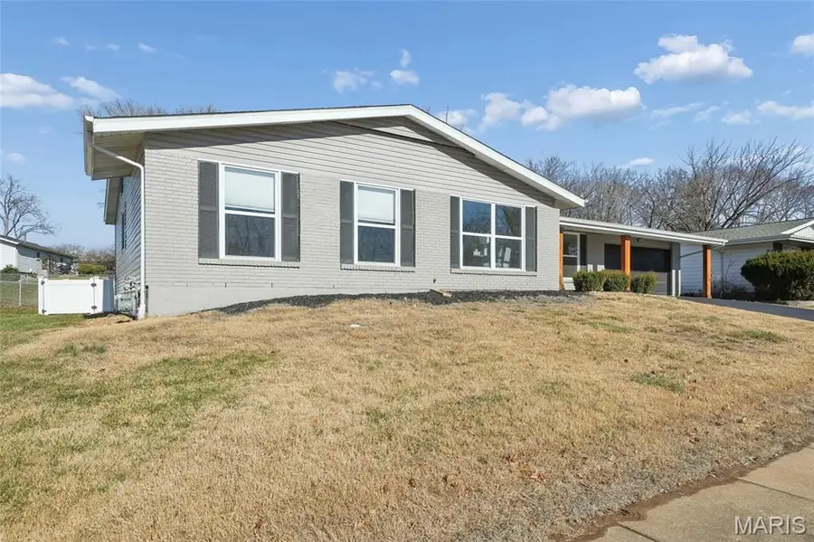 12381 Merrick Drive, Saint Louis, MO 63146 - Image #2