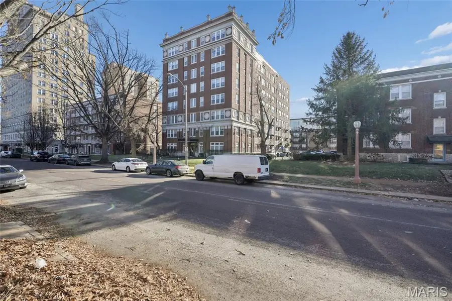 5330 Pershing Avenue #506, Saint Louis, MO 63112 - Image #3