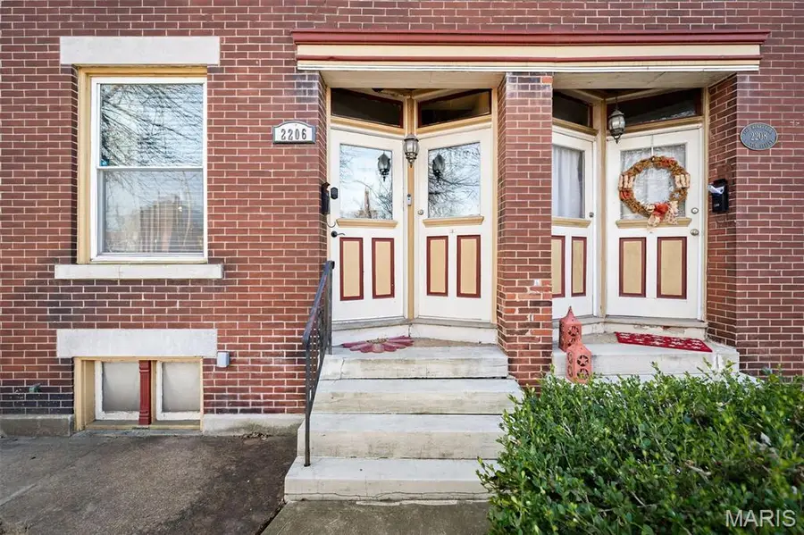 2206 Victor Street, Saint Louis, MO 63104 - Image #2
