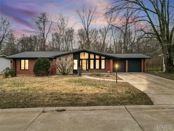 100 La Gorce Drive, Chesterfield, MO 63017