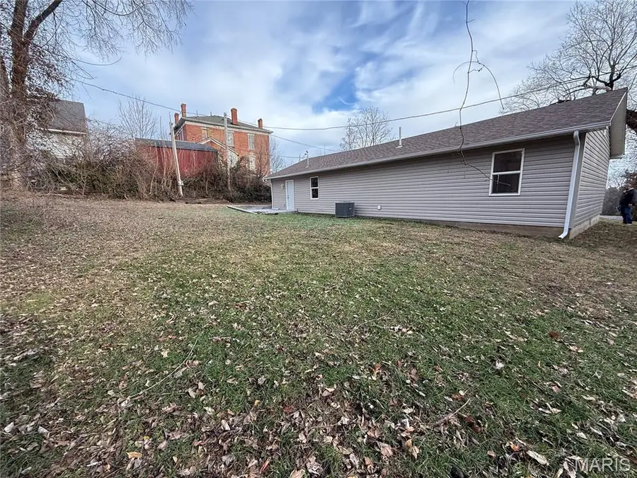 407 Howard Street, Clarksville, MO 63336 - #2