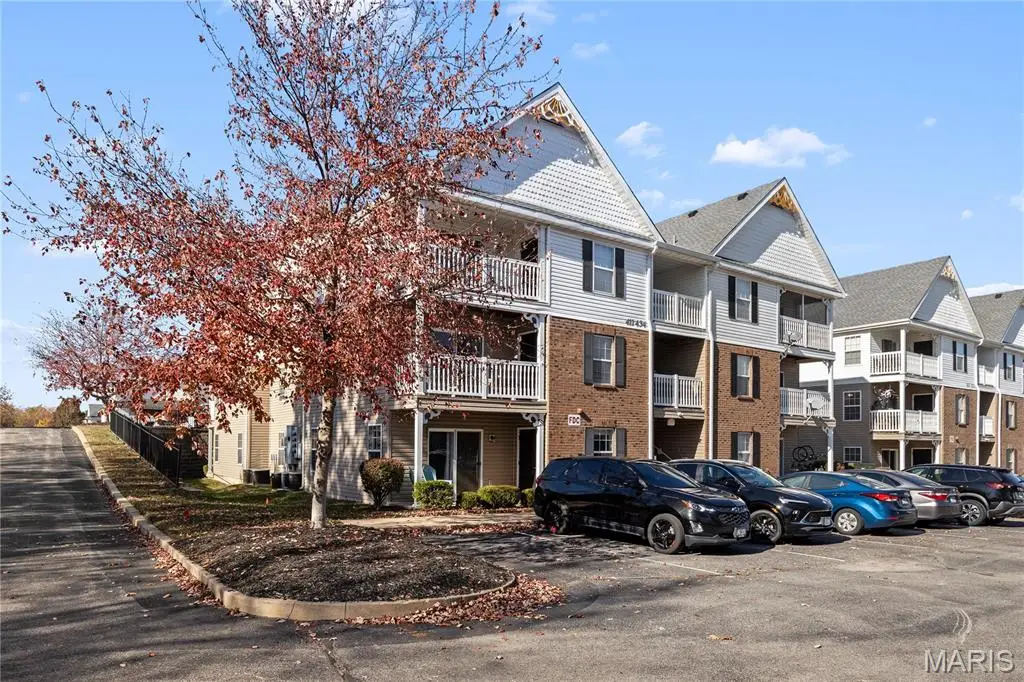 412 Saravalle Drive, Saint Peters, MO 63376 - Image #1