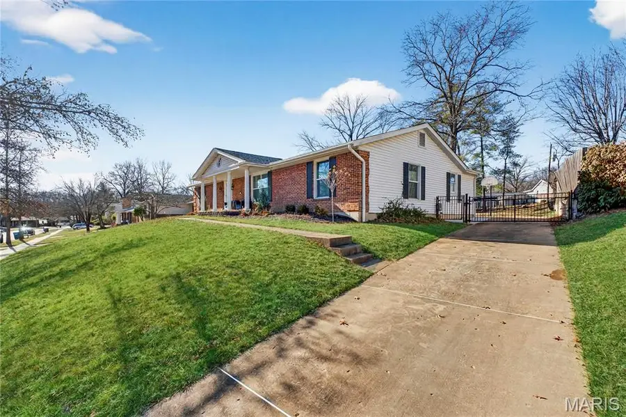 309 Wildbrier Drive, Ballwin, MO 63011 - Image #2