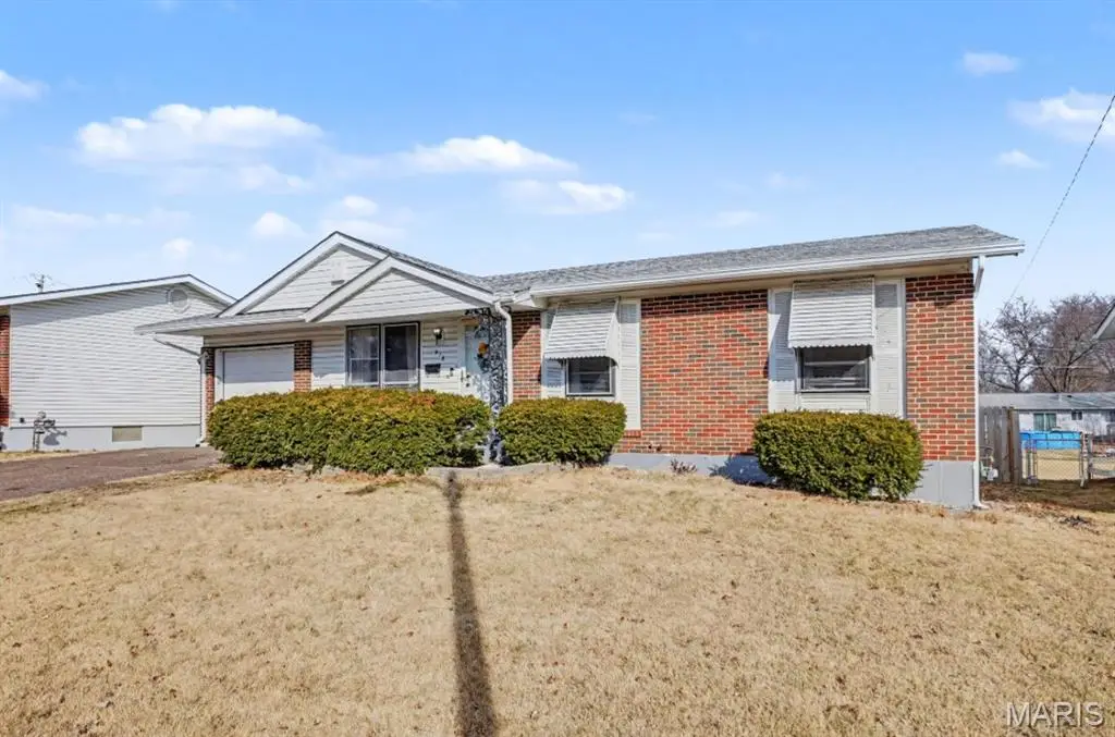 915 Shamrock Drive, Hazelwood, MO 63042 - Image #1