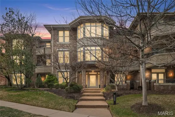 315 N Meramec Avenue #11, Clayton, MO 63105