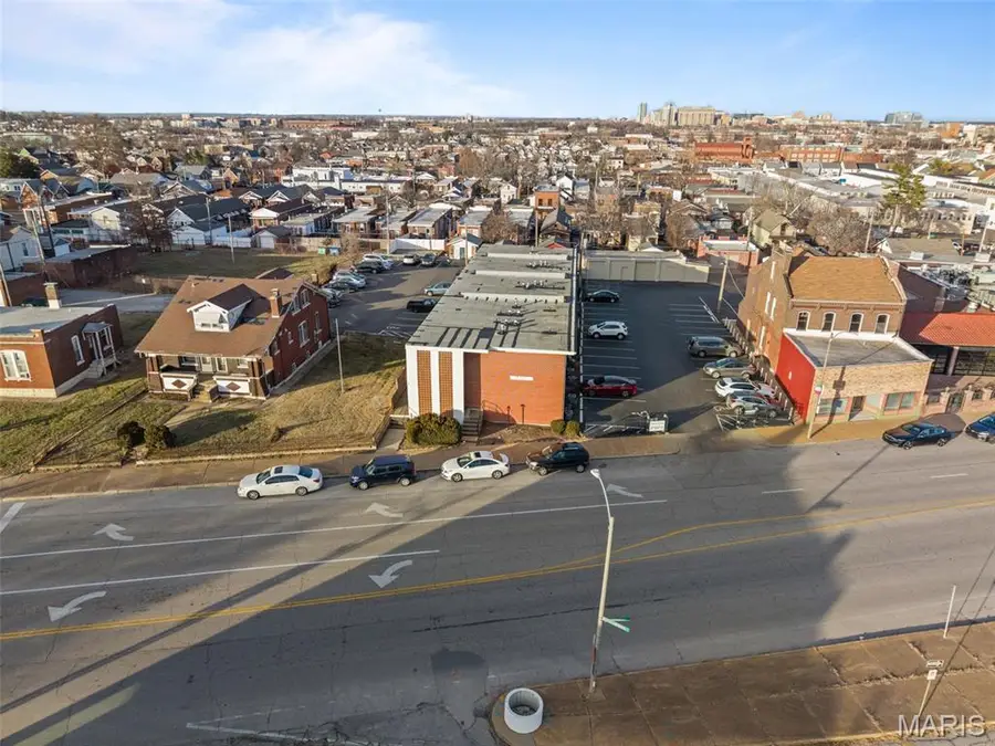 5225 Southwest Avenue, Saint Louis, MO 63139 - #2