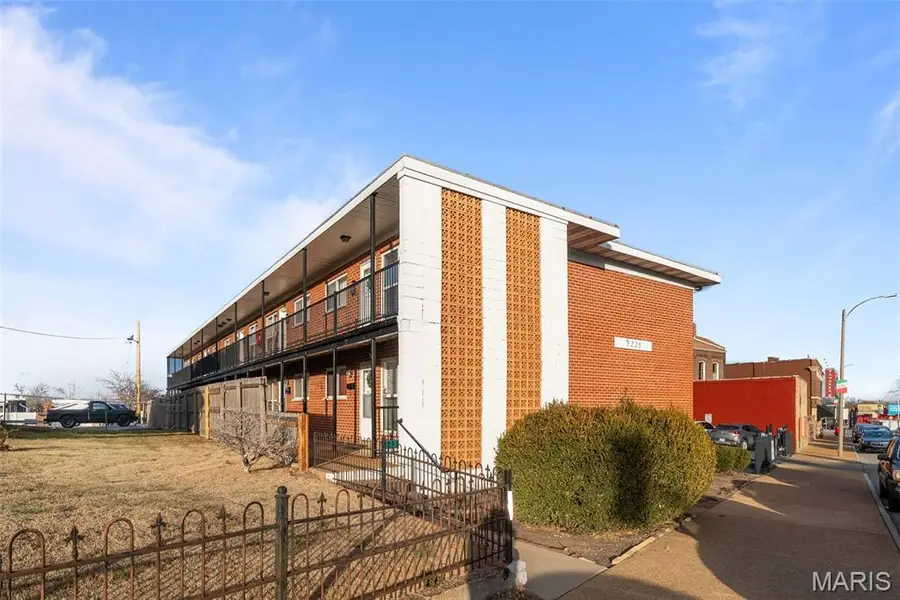 5225 Southwest Avenue, Saint Louis, MO 63139 - #3