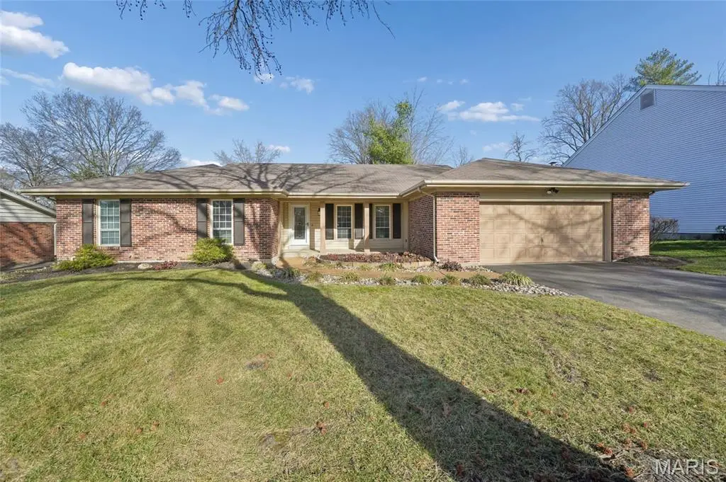 1047 Camargo Drive, Ballwin, MO 63011 - Image #1