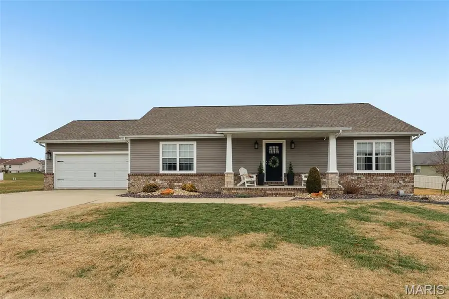 365 Briarwood Lane, Aviston, IL 62216 - Image #2