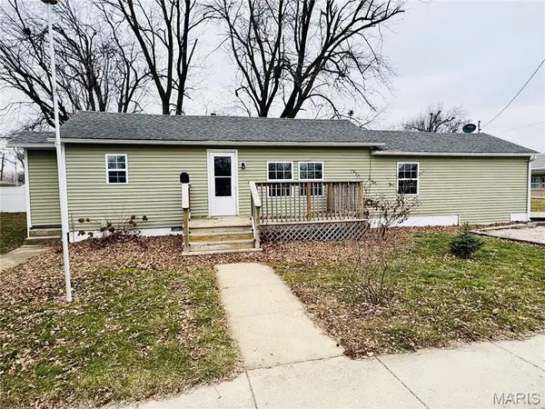 109 School Street, Raymond, IL 62560