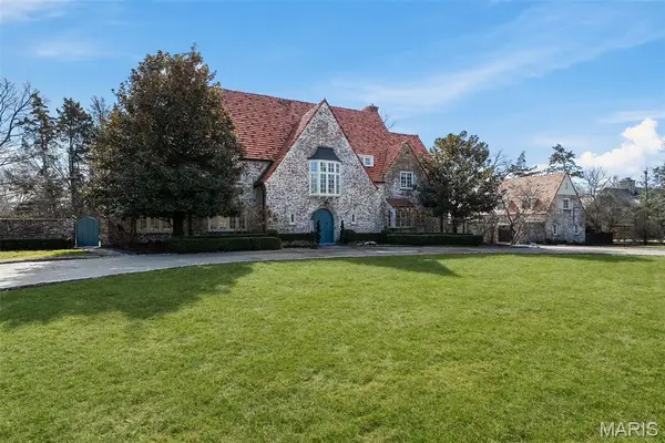 8 Ridgewood Street, Ladue, MO 63124