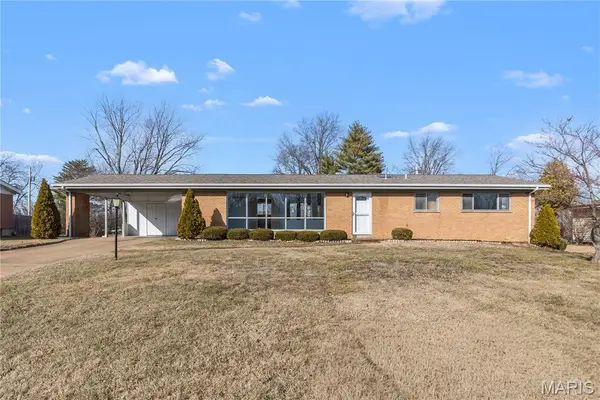 9479 Indian Meadows Drive, Olivette, MO 63132