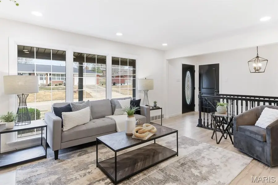 812 Camborne Drive, Saint Louis, MO 63125 - Image #3