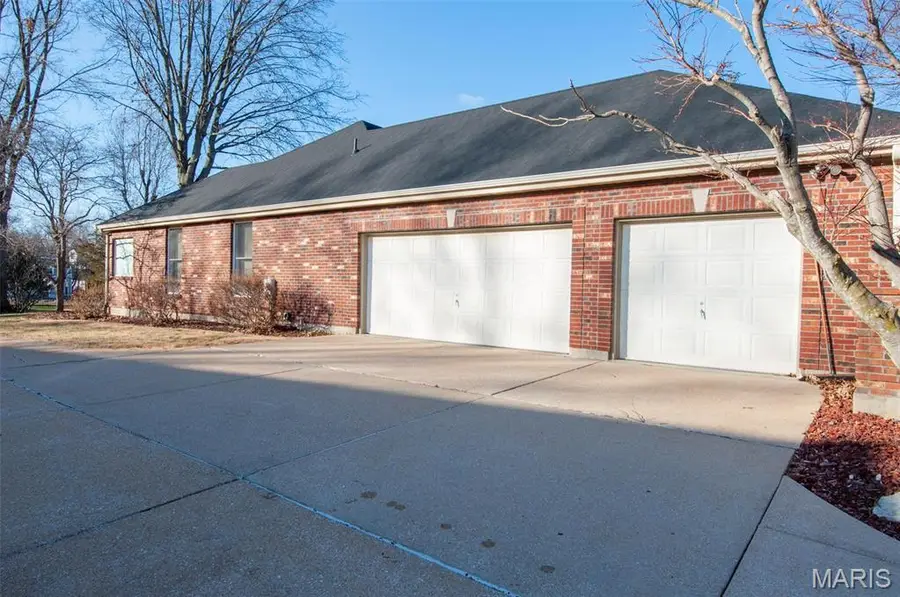 6449 Bluff Farm Drive, Saint Louis, MO 63129 - Image #3