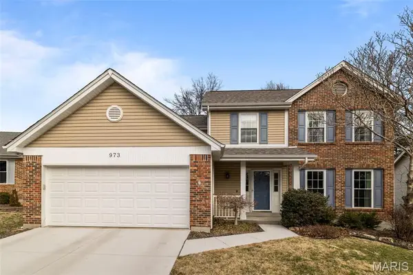 973 Oakwood Farms Lane, Ballwin, MO 63021