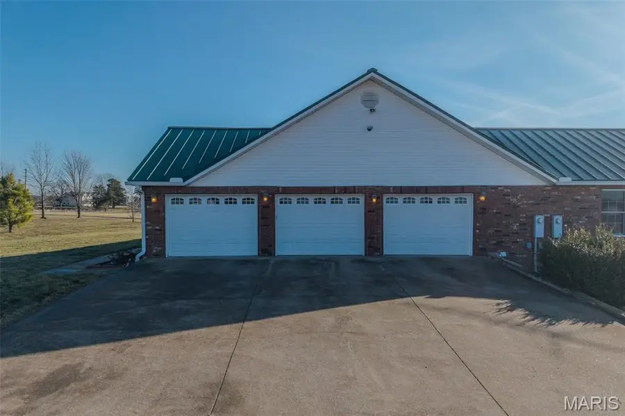 23598 Falcon Road, Lebanon, MO 65536 - Image #3
