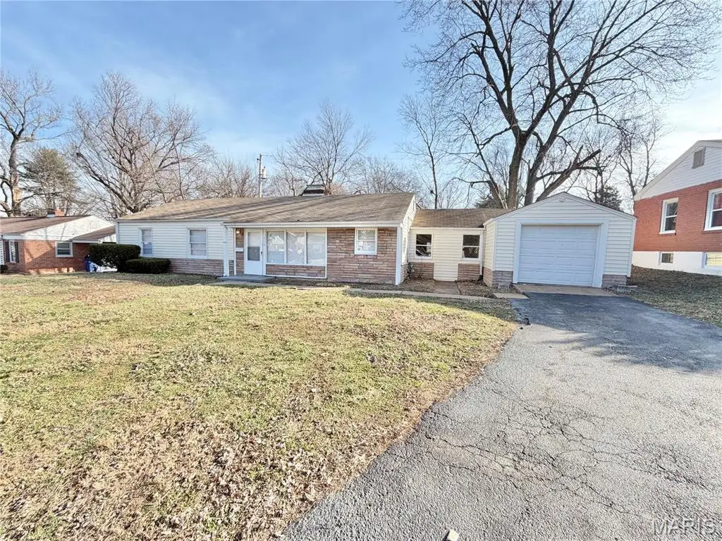 110 De Smet Drive, Florissant, MO 63031 - Image #1