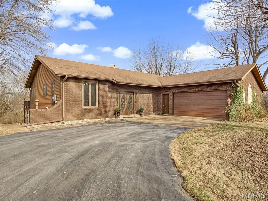 5089 Indian Hills Drive, Edwardsville, IL 62025 - Image #2